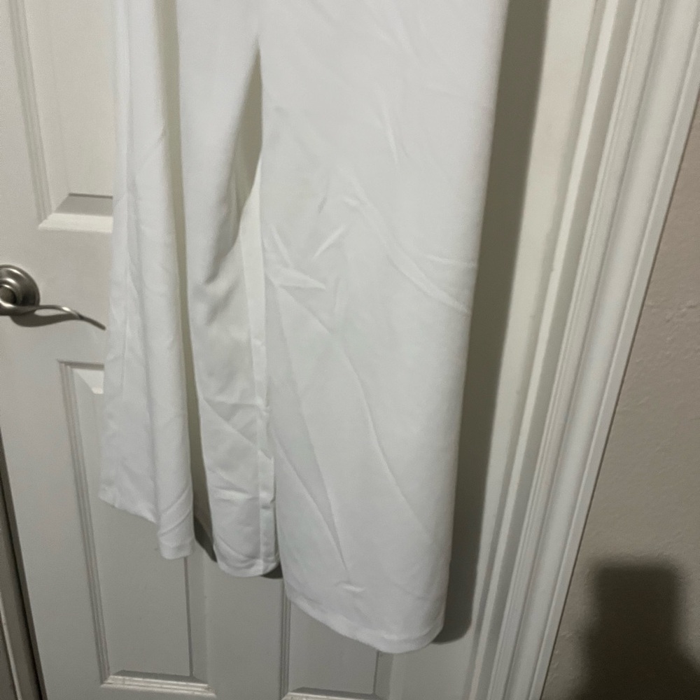 Zara White Jumpsuit with Minimalist Design - Picture 4 of 8